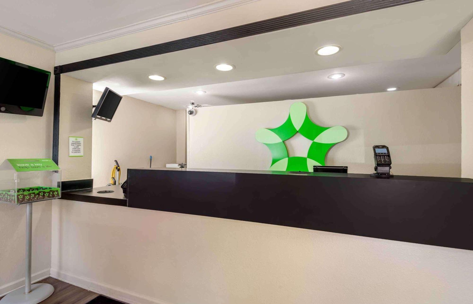 Extended Stay America Select Suites - Charlotte - Tyvola Rd - Executive Park Экстерьер фото