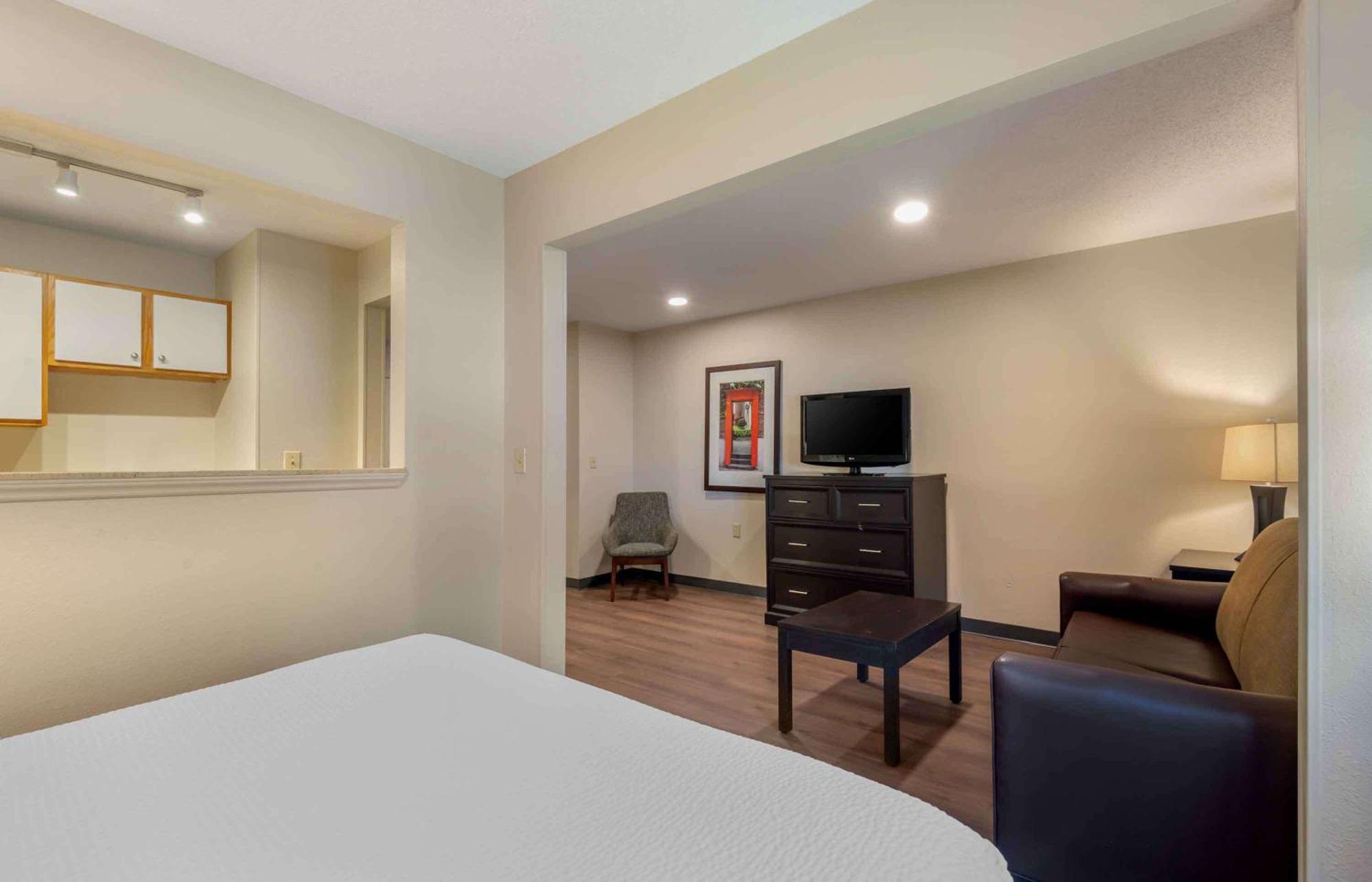 Extended Stay America Select Suites - Charlotte - Tyvola Rd - Executive Park Экстерьер фото