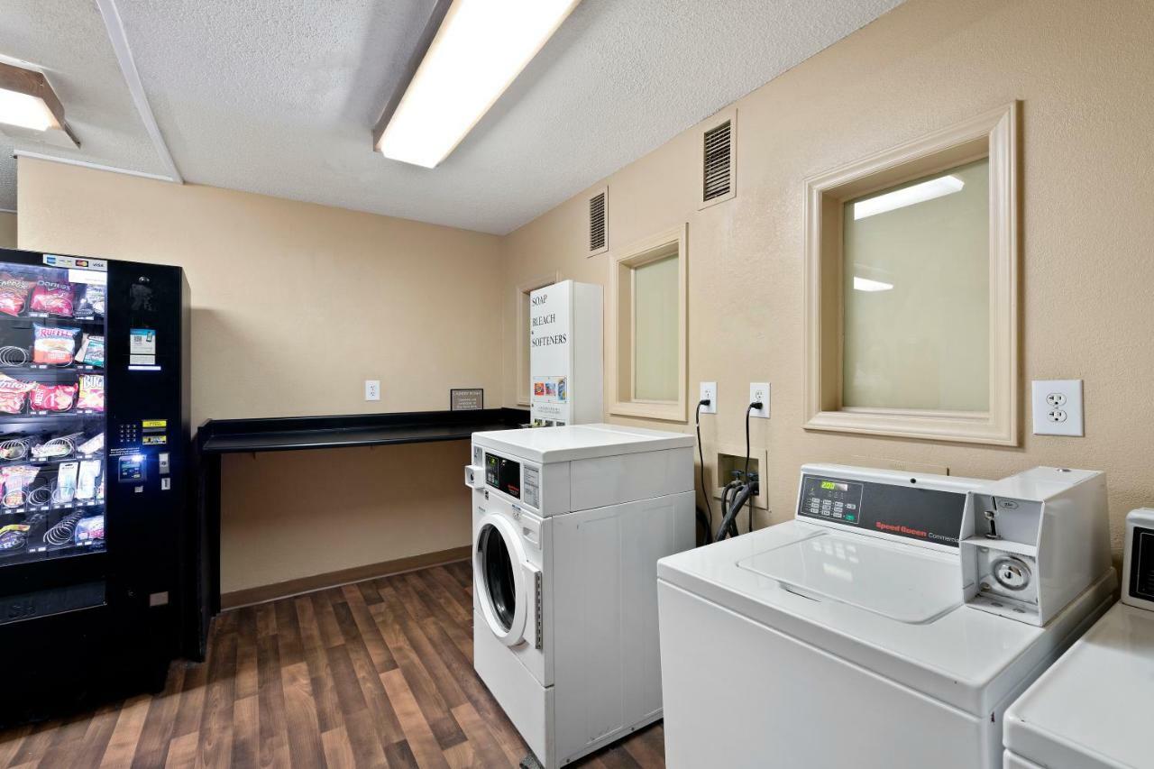 Extended Stay America Select Suites - Charlotte - Tyvola Rd - Executive Park Экстерьер фото